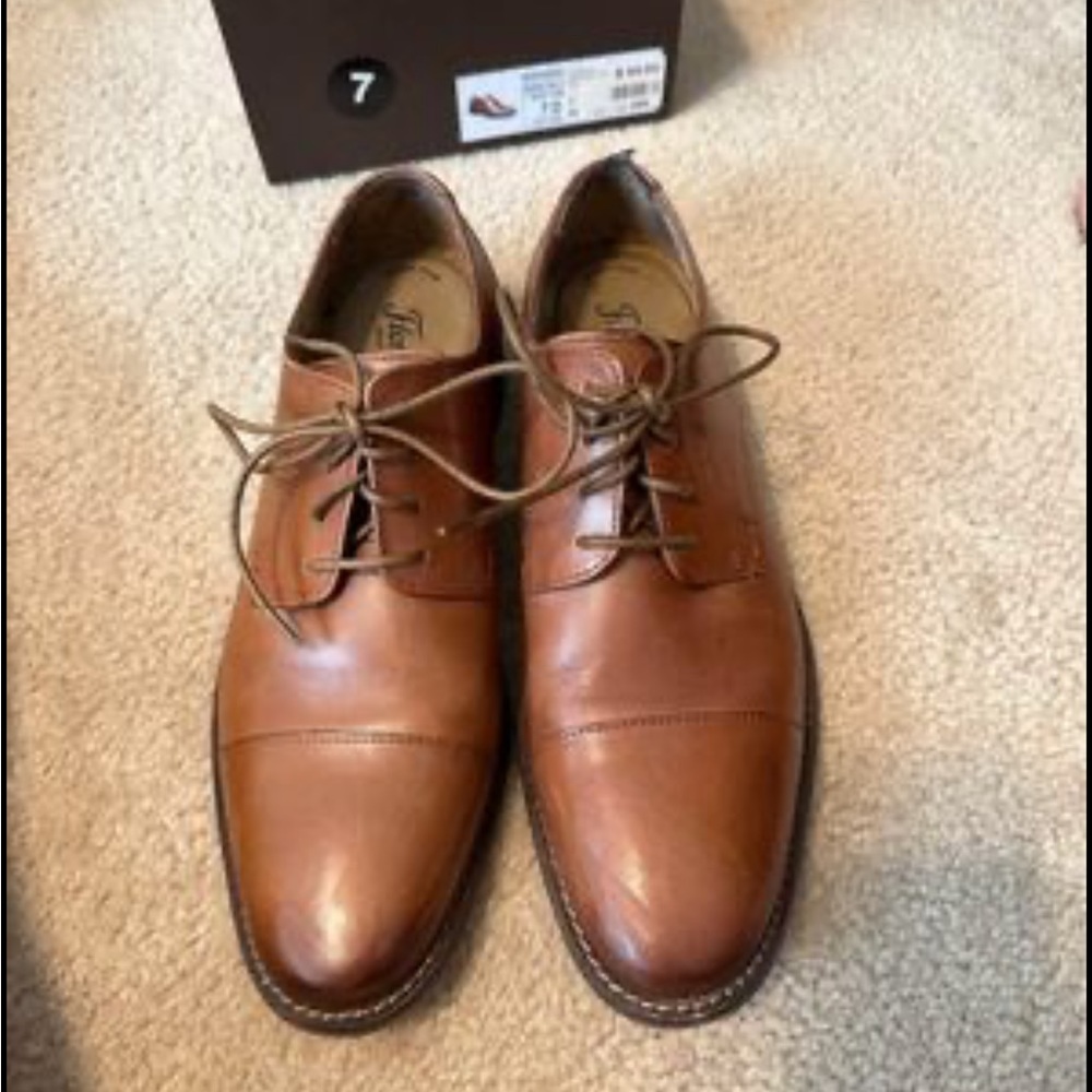 Men’s Florsheim dress shoes